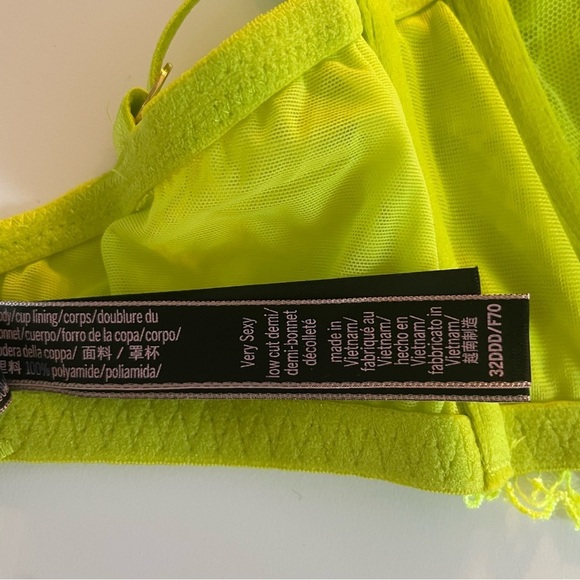 New! Victoria's Secret Very Sexy Ziggy Peekaboo Low-Cut Demi Bra 20101 - Picture 10 of 10